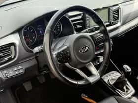 Kia Stonic (2018) thumbnail 7