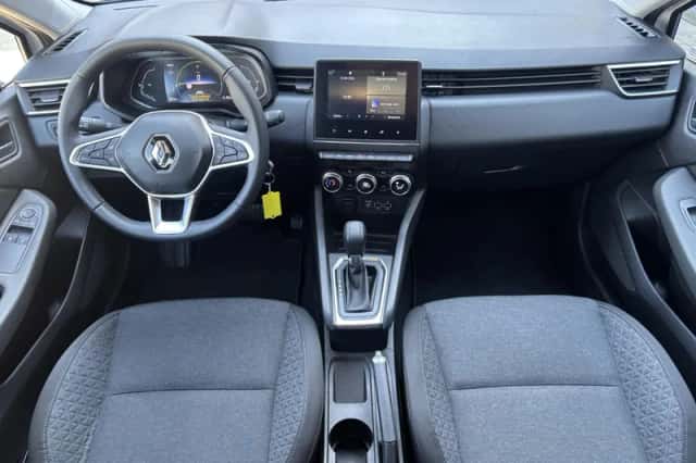 Renault Clio (2022) thumbnail 2