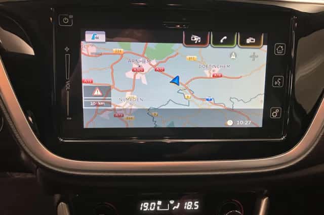 Suzuki S-Cross (2019) thumbnail 4