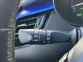 Toyota C-HR (2017) thumbnail 36