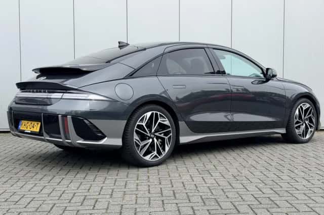 Hyundai Ioniq 6 (2023) thumbnail 3
