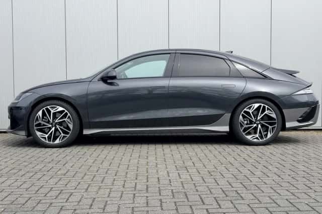 Hyundai Ioniq 6 (2023) thumbnail 9