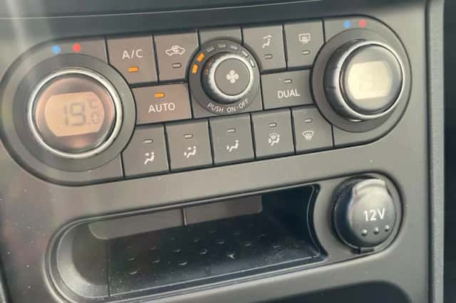 Nissan Qashqai (2010) thumbnail 4