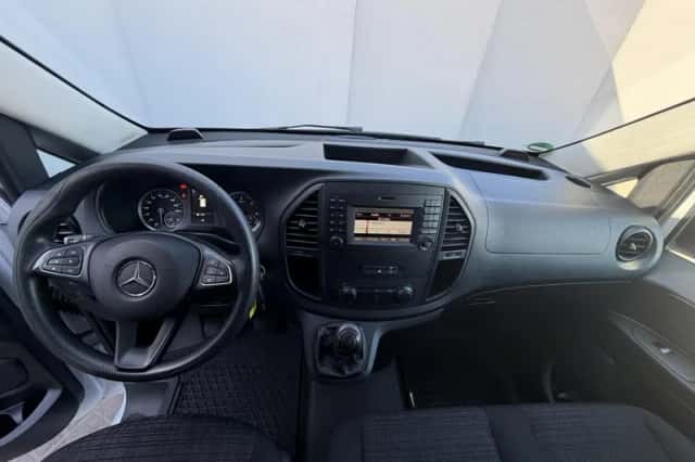Mercedes-Benz Vito (2019) thumbnail 2