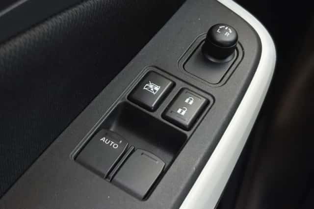 Suzuki Swift (2022) thumbnail 12