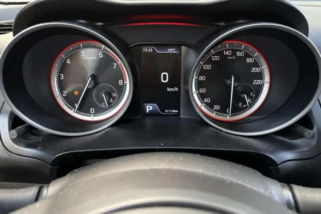 Suzuki Swift (2022) thumbnail 18