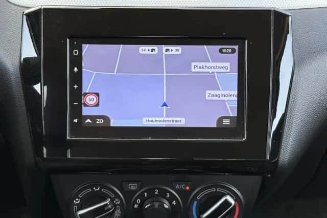 Suzuki Swift (2022) thumbnail 25