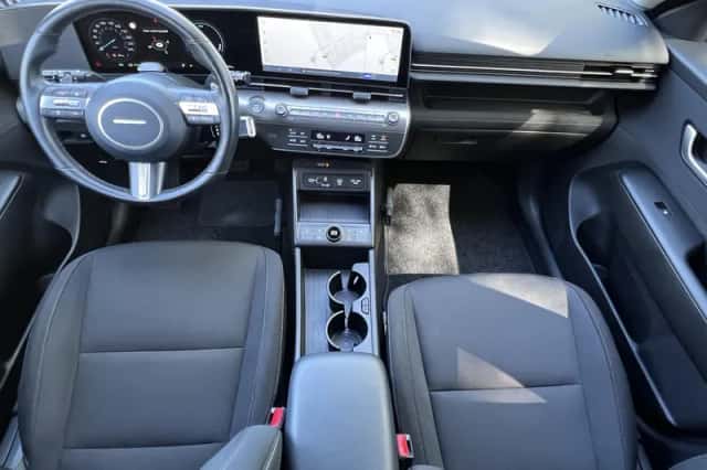 Hyundai Kona (2023) thumbnail 2