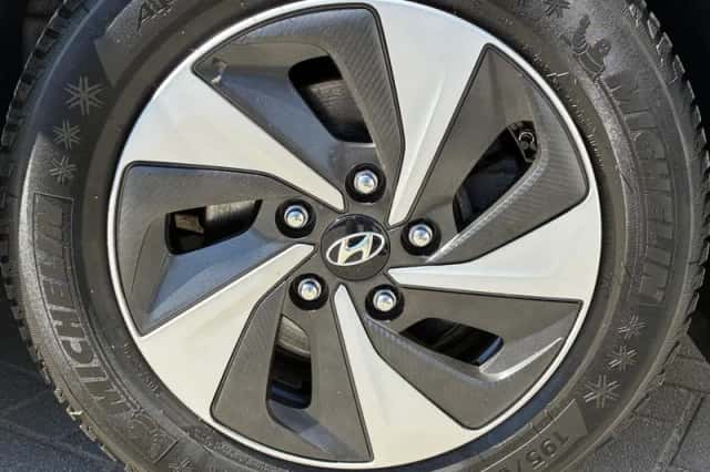Hyundai Ioniq (2022) thumbnail 23
