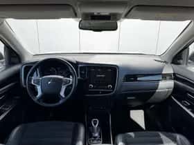 Mitsubishi Outlander (2021) thumbnail 5