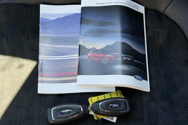 Ford Kuga (2023) thumbnail 4