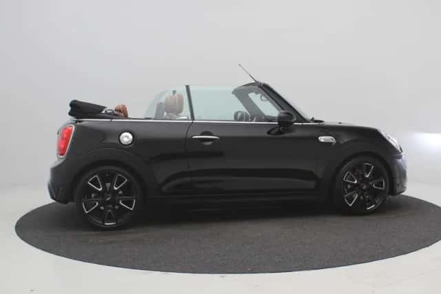 MINI Cabrio (2018) thumbnail 11