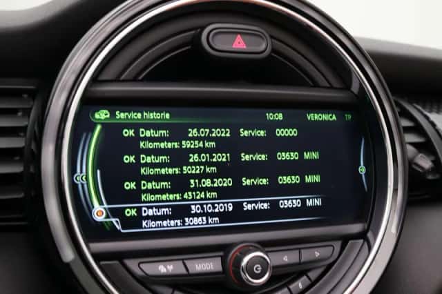 MINI Cabrio (2018) thumbnail 29