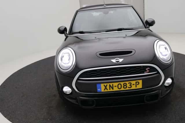 MINI Cabrio (2018) thumbnail 33