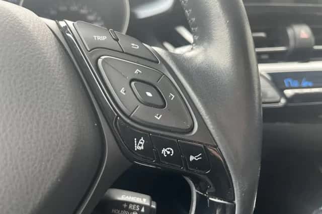 Toyota C-HR (2021) thumbnail 11