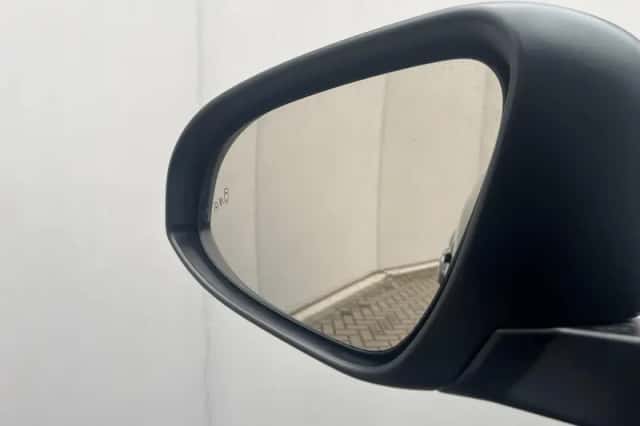 Toyota C-HR (2021) thumbnail 48
