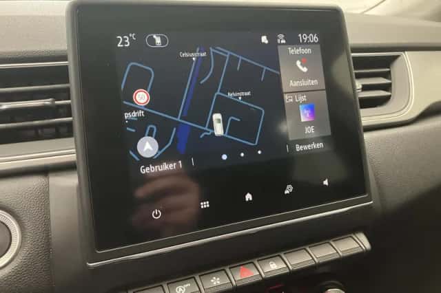 Renault Captur (2021) thumbnail 4