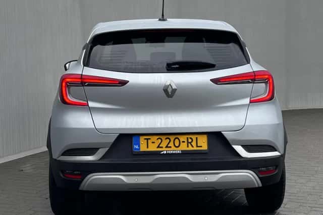 Renault Captur (2023) thumbnail 31