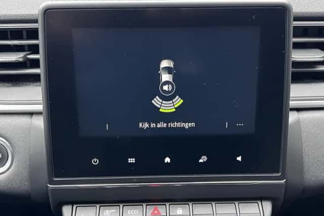 Renault Captur (2023) thumbnail 9