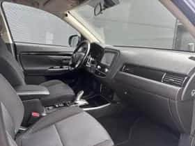 Mitsubishi Outlander (2021) thumbnail 7