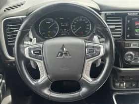 Mitsubishi Outlander (2018) thumbnail 4