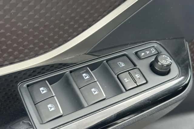 Toyota C-HR (2020) thumbnail 14