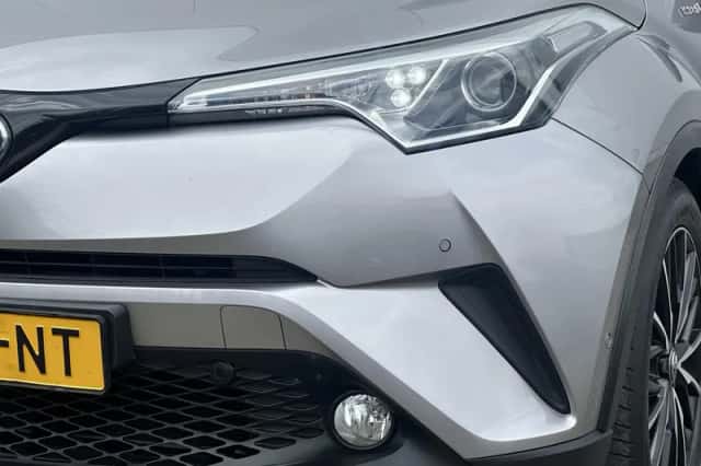 Toyota C-HR (2020) thumbnail 24