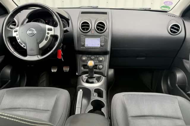 Nissan Qashqai (2011) thumbnail 2