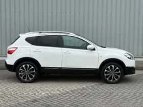 Nissan Qashqai (2011) thumbnail 11