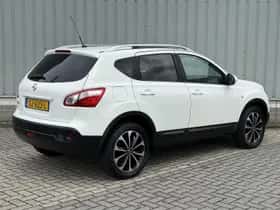 Nissan Qashqai (2011) thumbnail 3
