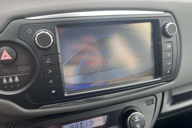 Toyota Yaris (2016) thumbnail 4
