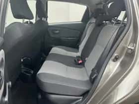 Toyota Yaris (2016) thumbnail 7