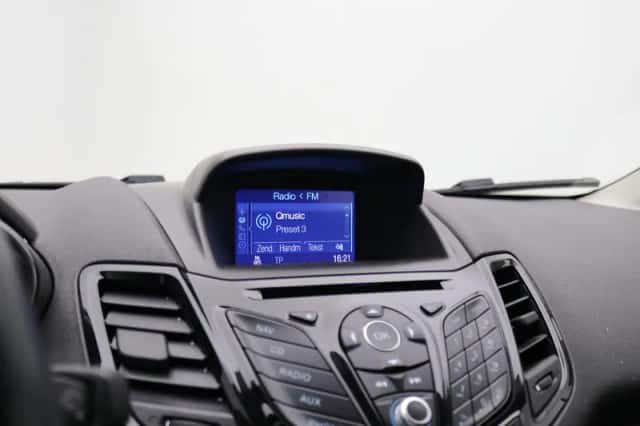 Ford Fiesta (2015) thumbnail 28