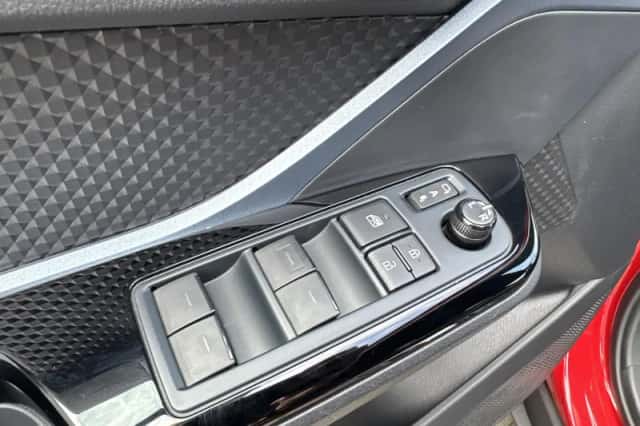 Toyota C-HR (2021) thumbnail 14