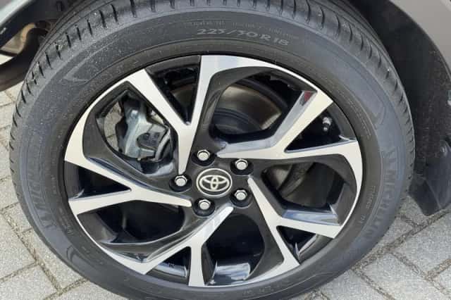 Toyota C-HR (2021) thumbnail 16