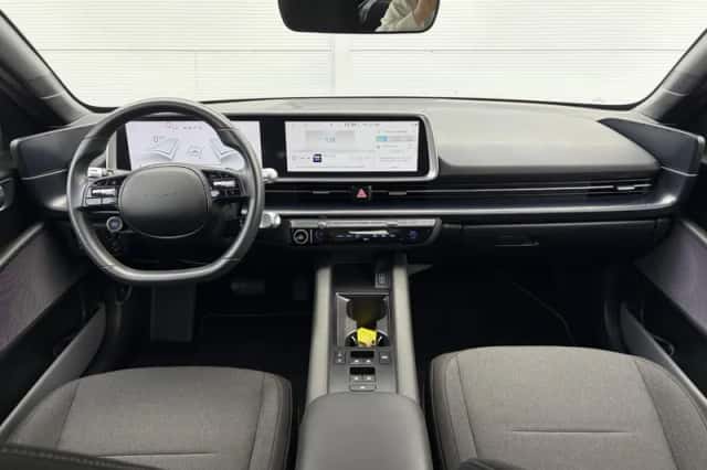 Hyundai Ioniq 6 (2024) thumbnail 2