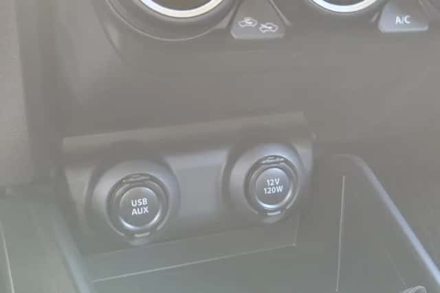 Suzuki Swift (2022) thumbnail 37