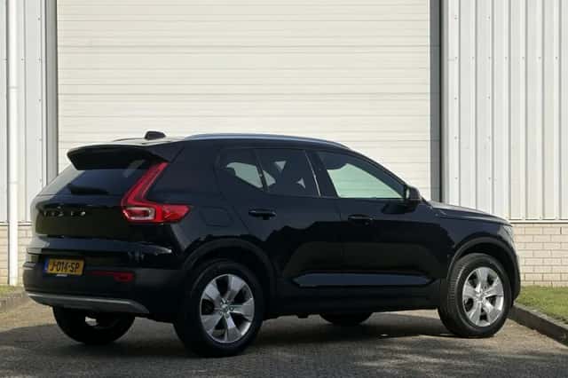 Volvo XC40 (2020) thumbnail 3