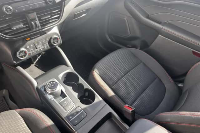 Ford Kuga (2022) thumbnail 42