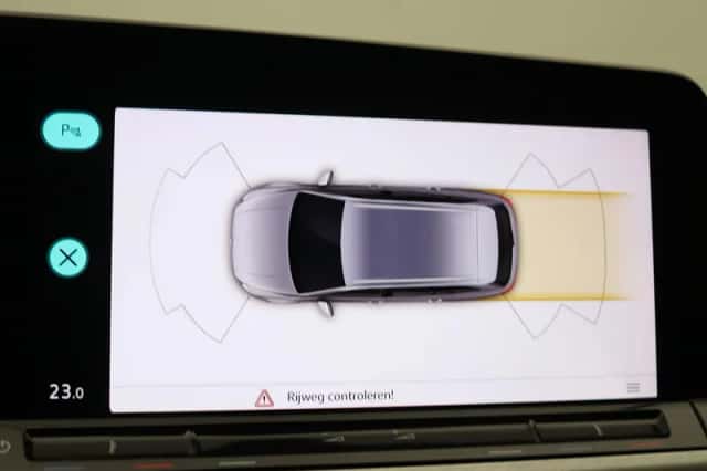 Volkswagen Golf (2021) thumbnail 37