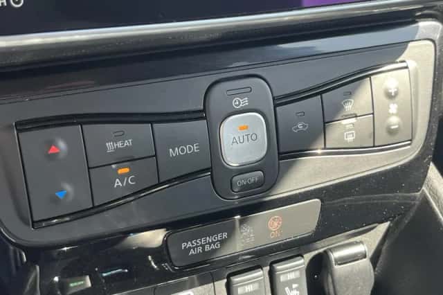Nissan Leaf (2021) thumbnail 5