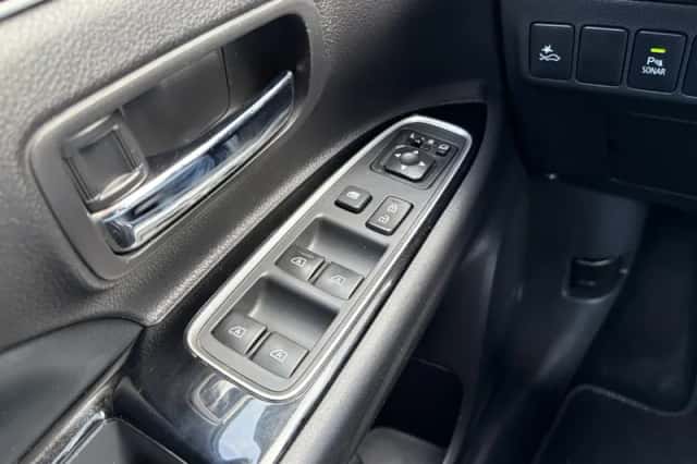 Mitsubishi Outlander (2021) thumbnail 13