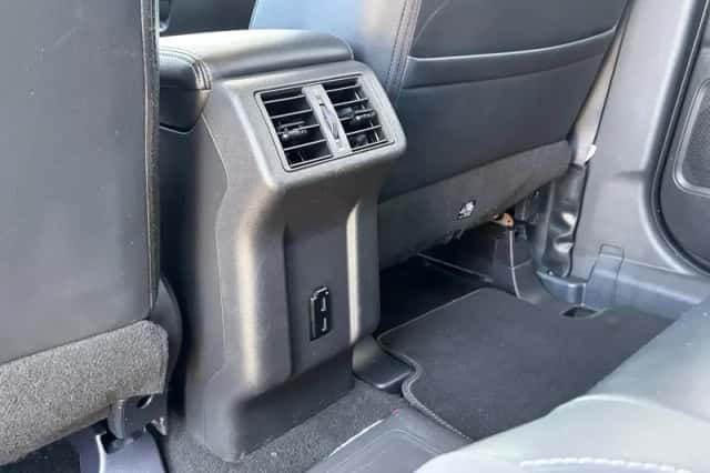 Mitsubishi Outlander (2021) thumbnail 24