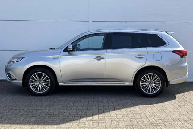 Mitsubishi Outlander (2021) thumbnail 9
