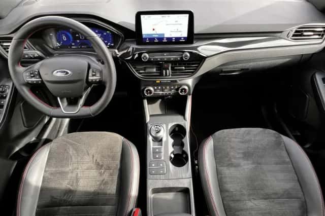 Ford Kuga (2023) thumbnail 2