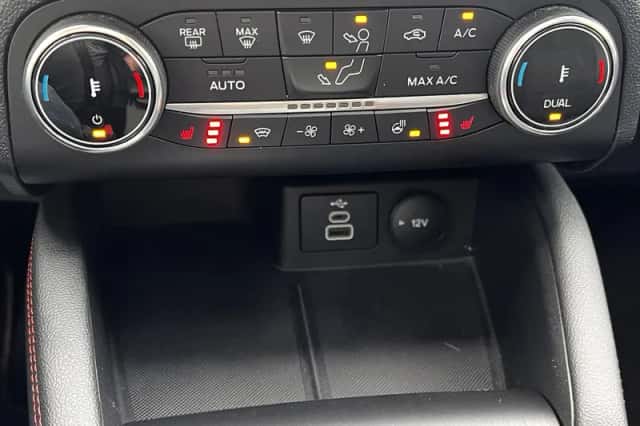 Ford Kuga (2023) thumbnail 15