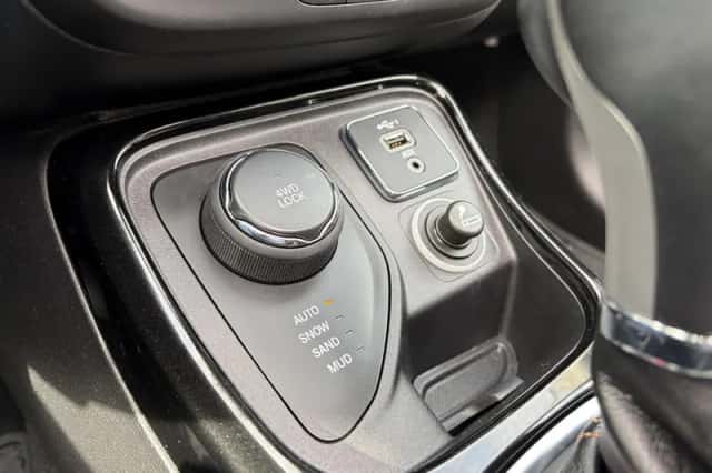 Jeep Compass (2019) thumbnail 23