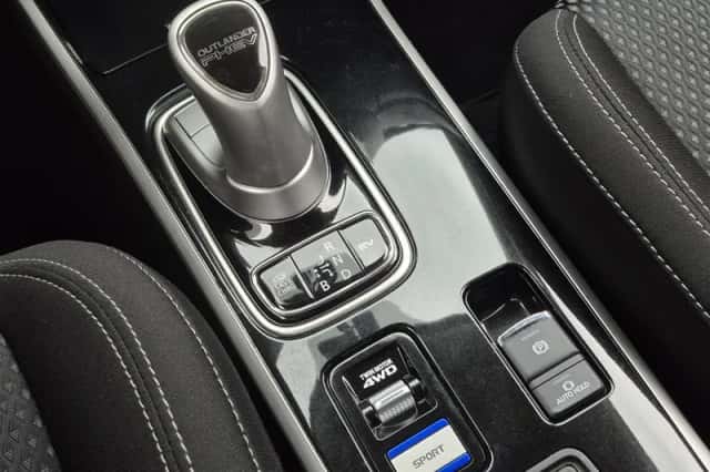 Mitsubishi Outlander (2021) thumbnail 14