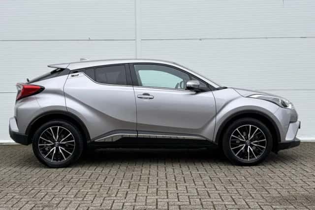 Toyota C-HR (2016) thumbnail 19