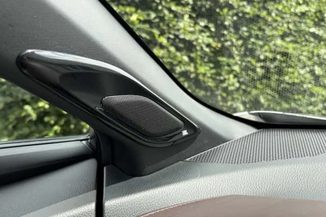 Toyota C-HR (2016) thumbnail 41